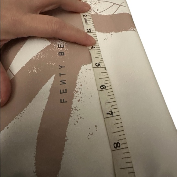 FENTY MINIS BUNDLE HIGHLIGHTER CONCEALERS & LIPSTICK and MAKE UP BAG - Picture 10 of 16